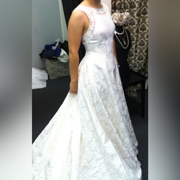 Demetrios Wedding Dress with beading & lace-up back - Picture 4 of 4